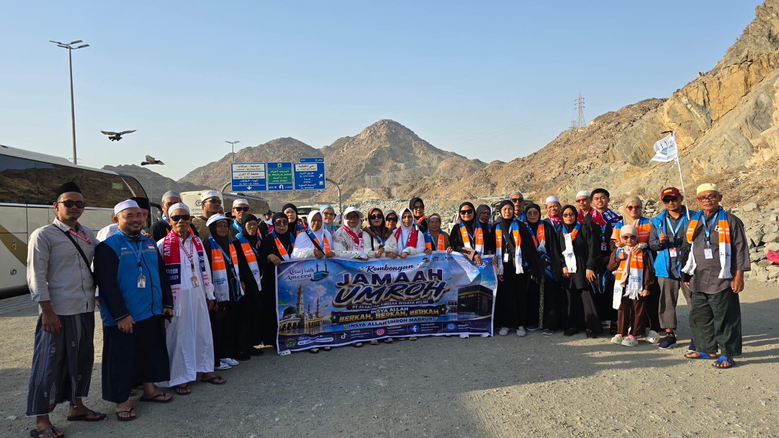 foto jama'ah umroh di jabal uhud